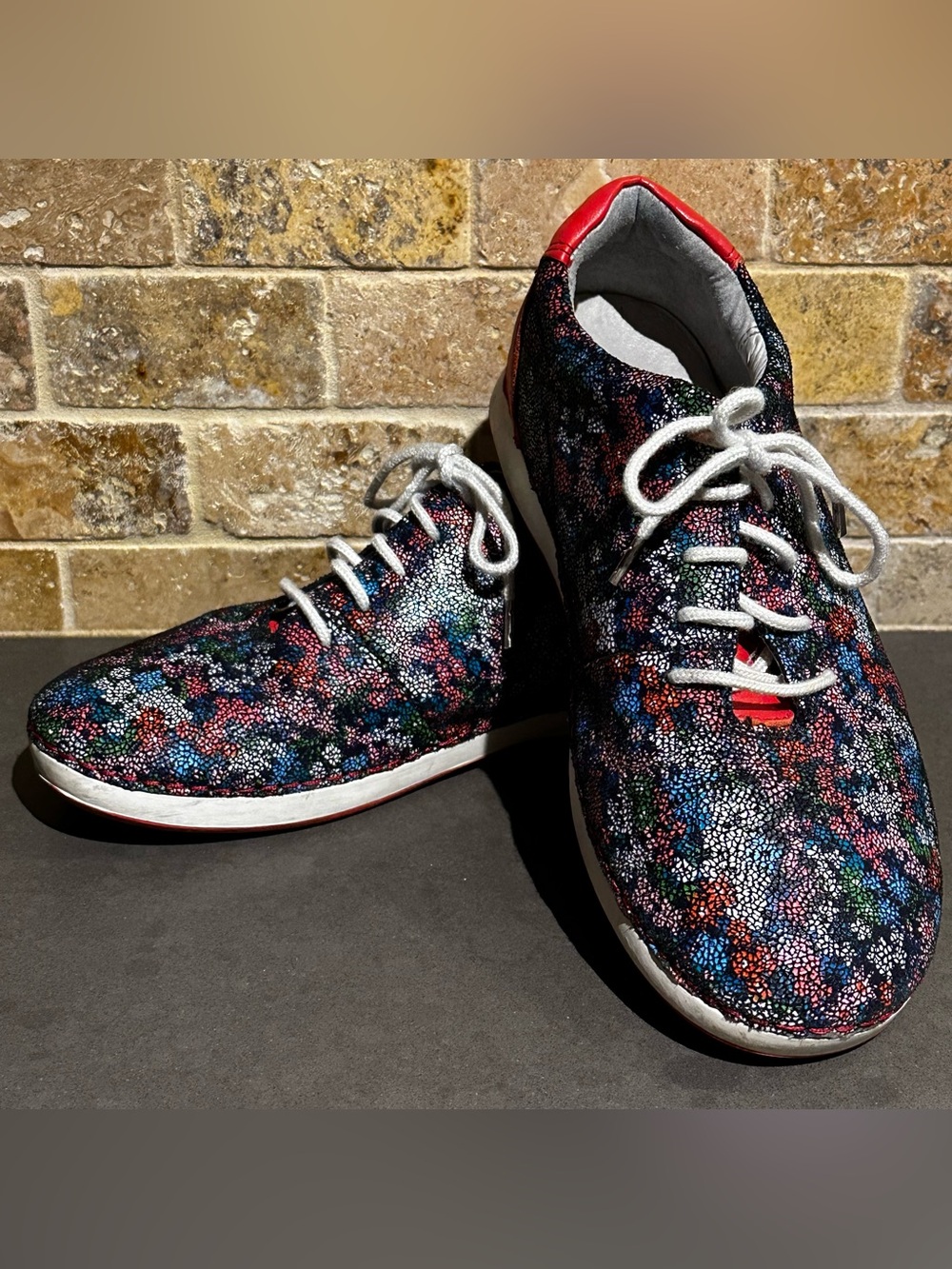 Alegria Essence Botanicool Red/Multicolor Floral Leather Sneakers - Sz 7.5 (38)